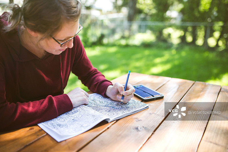 成年女人涂色图片素材