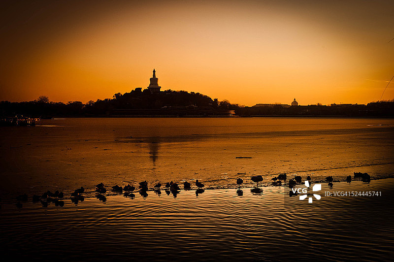 北京北海湖的日落图片素材