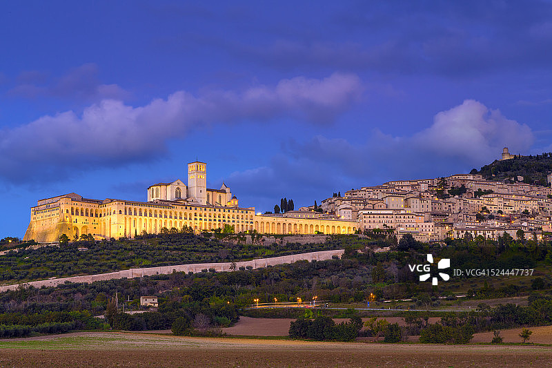 阿西西圣方济各圣殿夜景图片素材