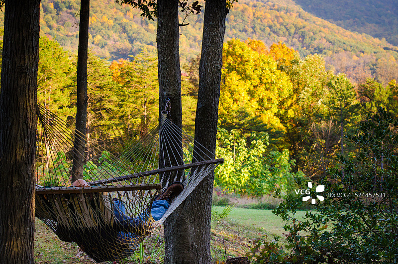 在山区放松图片素材