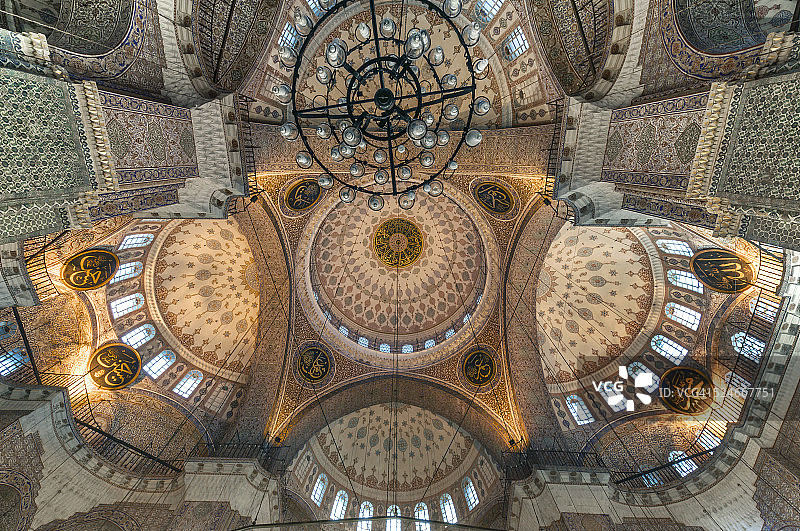 土耳其伊斯坦布尔新清真寺的穹顶图片素材