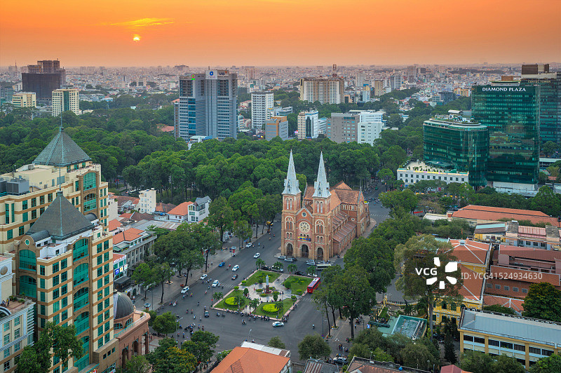 西贡圣母大教堂夜景图片素材