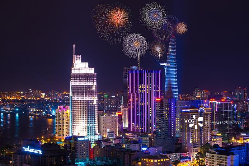 胡志明市国庆节焰火与西贡天际线图片素材