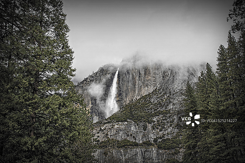 优胜美地上瀑布图片素材