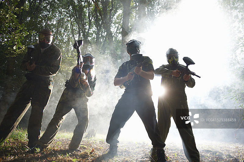 彩弹射击玩家实战图片素材