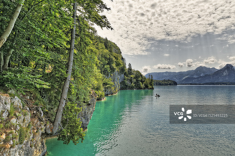 奥地利萨尔茨卡默古特萨尔茨堡州圣吉尔根：沃尔夫冈湖风光图片素材