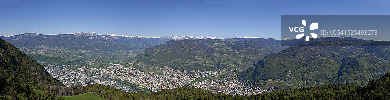 意大利南蒂罗尔Kohlern俯瞰博尔扎诺景色图片素材