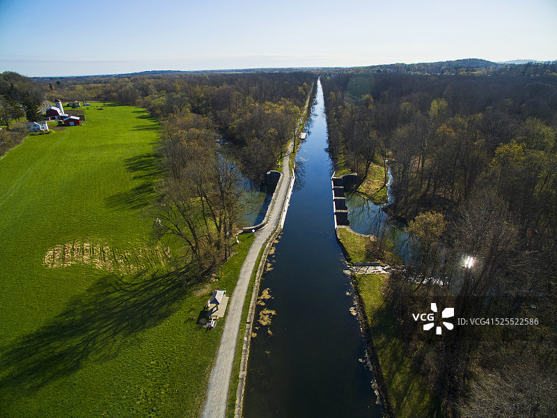 伊利运河上的渡槽航拍图片素材