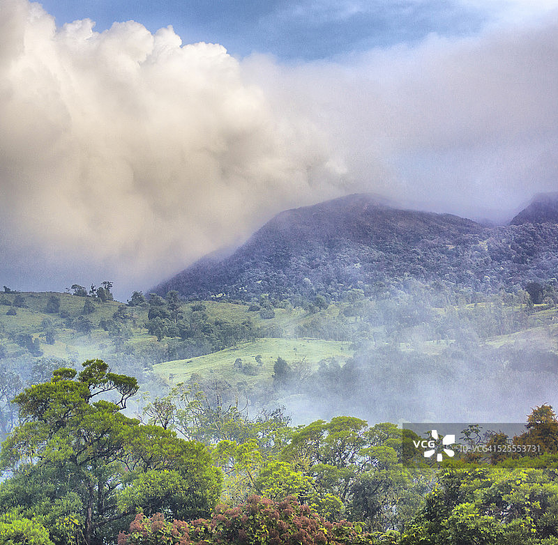 图里亚尔瓦火山和喷气孔图片素材