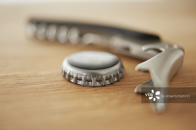 瓶盖和开瓶器图片素材