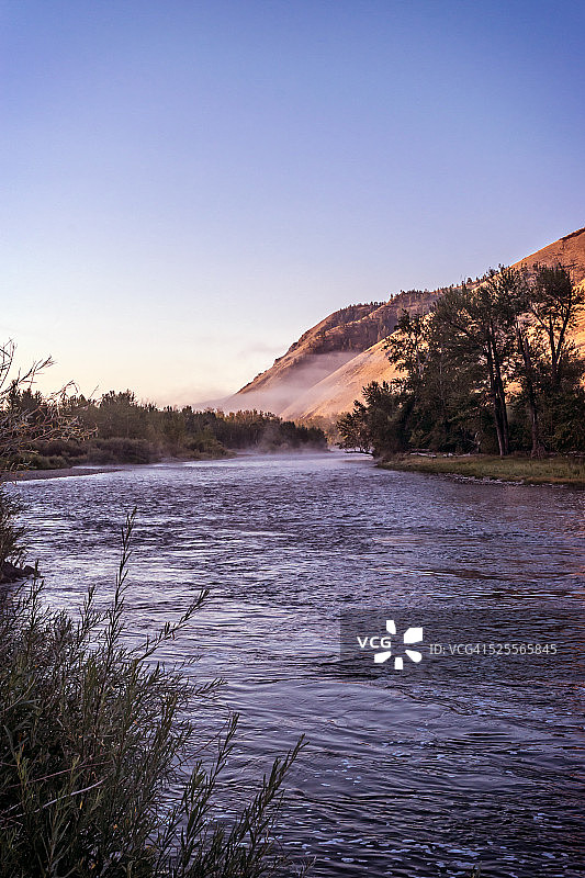 清晨爱达荷州鲑鱼河风光图片素材