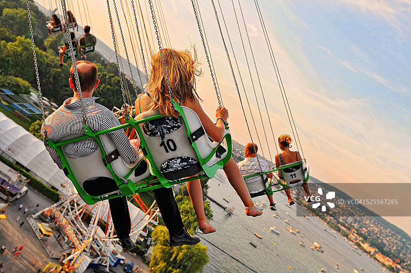 高空秋千图片素材