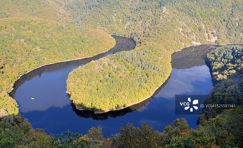 奥弗涅/克伊尔锡乌尔河曲流图片素材