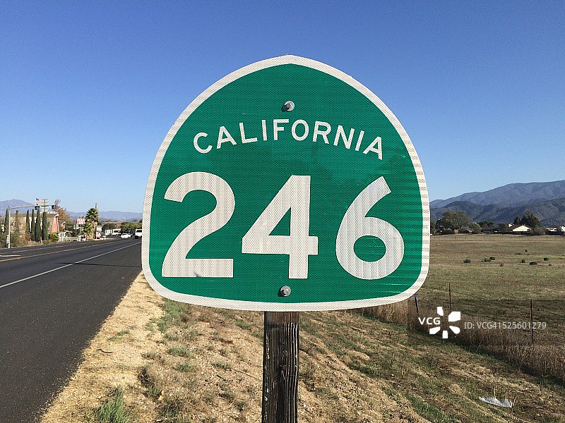 发现的字母和数字图片素材