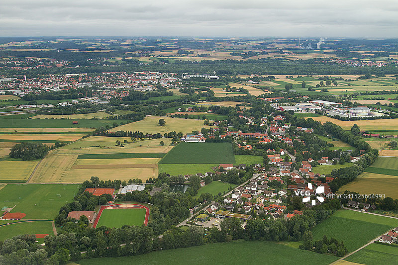 从飞机窗口看图片素材