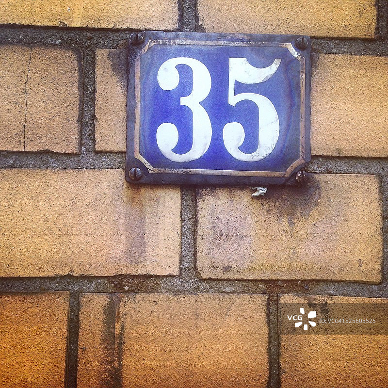 发现的字母和数字图片素材