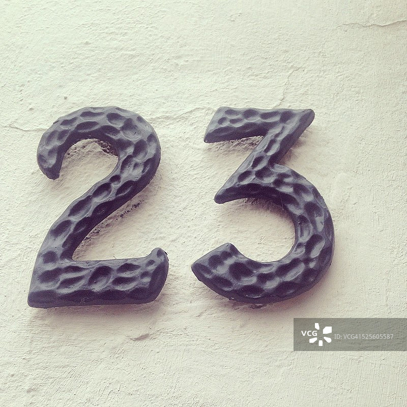 发现的字母和数字图片素材