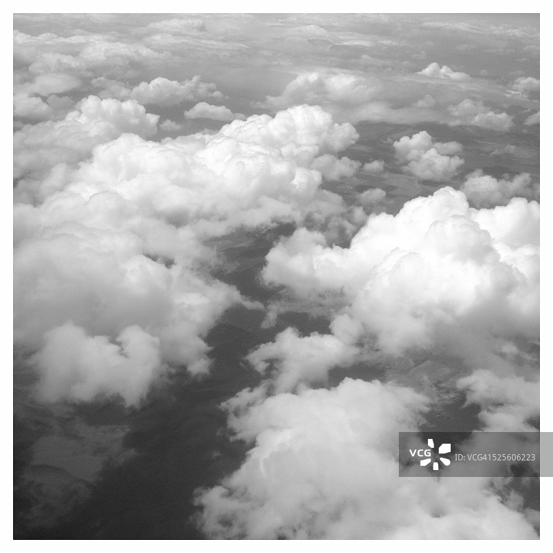 从飞机窗口看图片素材