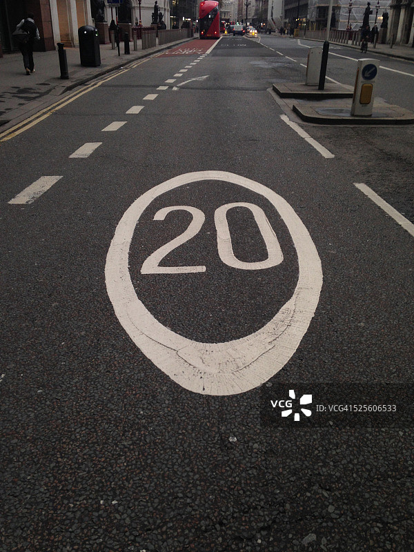 发现的字母和数字图片素材