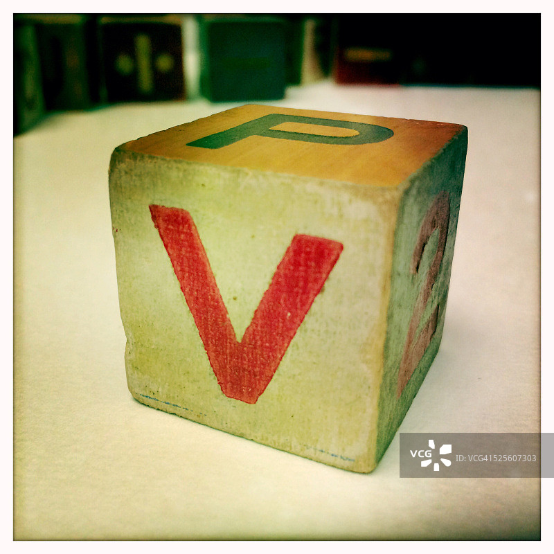 发现的字母和数字图片素材