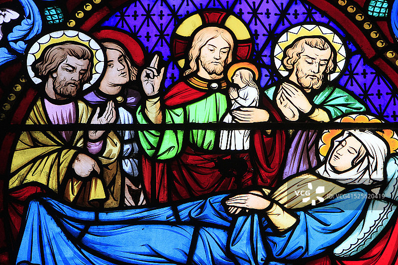 彩色玻璃窗图片素材