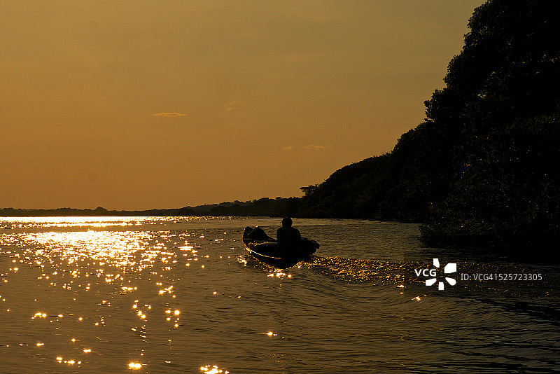 亚马逊内格罗河上的日落图片素材