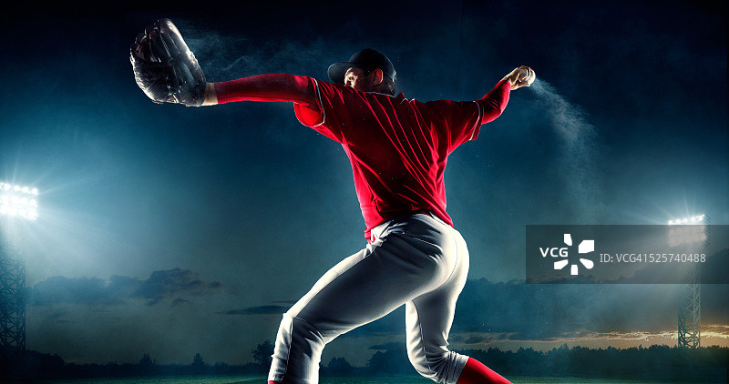 体育场上的棒球投手图片素材