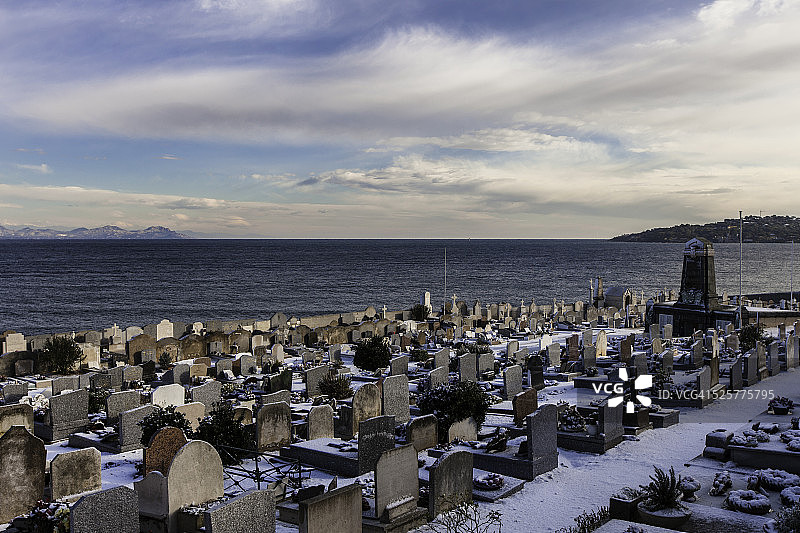 圣特罗佩海滨公墓雪景图片素材