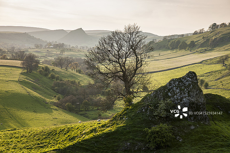 峰区皮尔斯伯里城堡的石灰岩绝壁图片素材