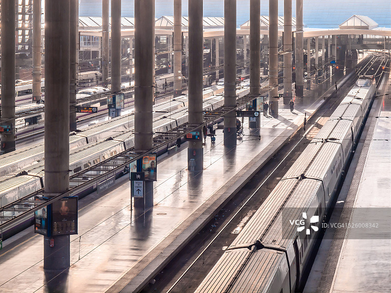 马德里阿托查火车站，AVE站台图片素材
