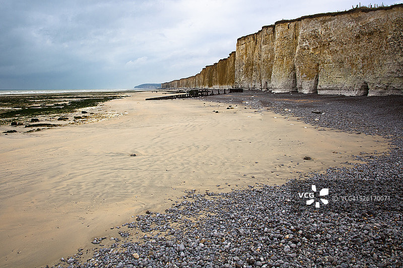 诺曼底海岸圣欧班的海滩和悬崖图片素材