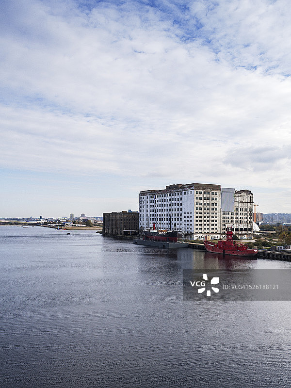 千禧磨坊和皇家维多利亚码头图片素材