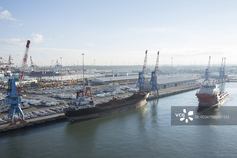 工业码头和汽车装载设施图片素材