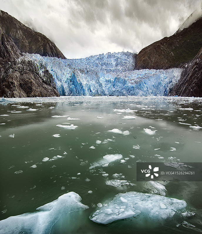 阿拉斯加州特雷西臂内航道的索耶冰川图片素材