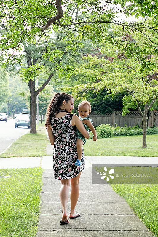 保姆和婴儿图片素材