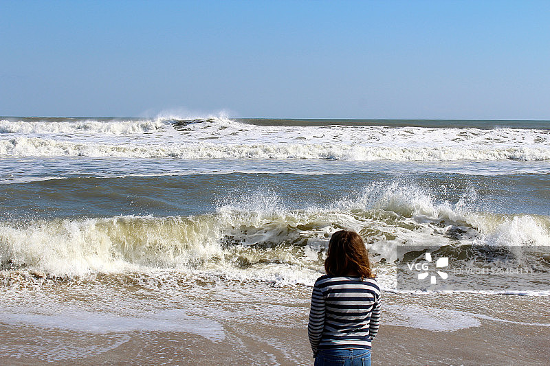女孩与大西洋图片素材