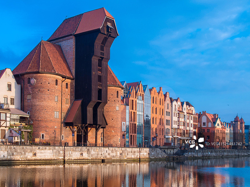 波兰格但斯克莫特拉瓦河祖拉夫起重机日落图片素材