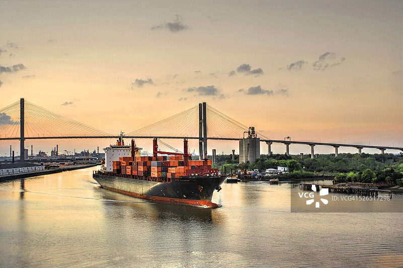 日落时分的萨凡纳船只图片素材