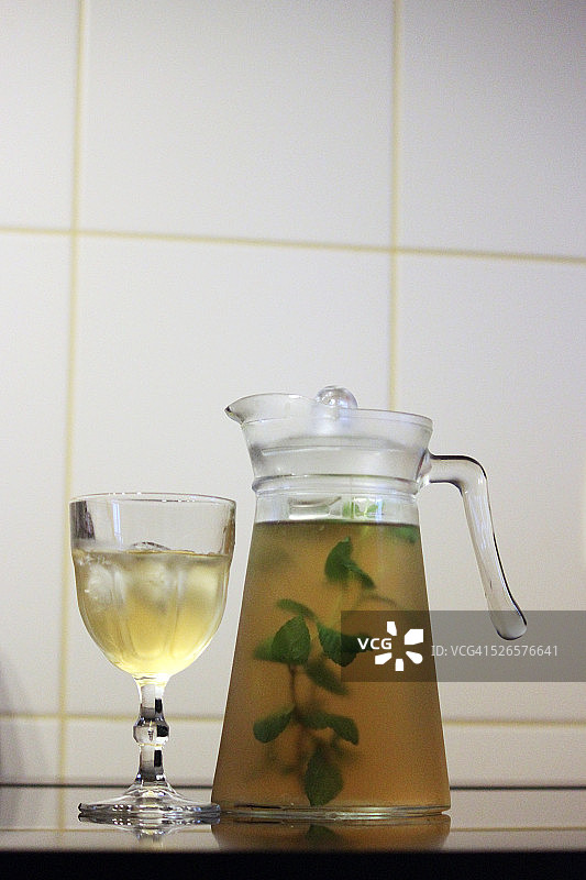健康饮品：菠萝薄荷茶图片素材