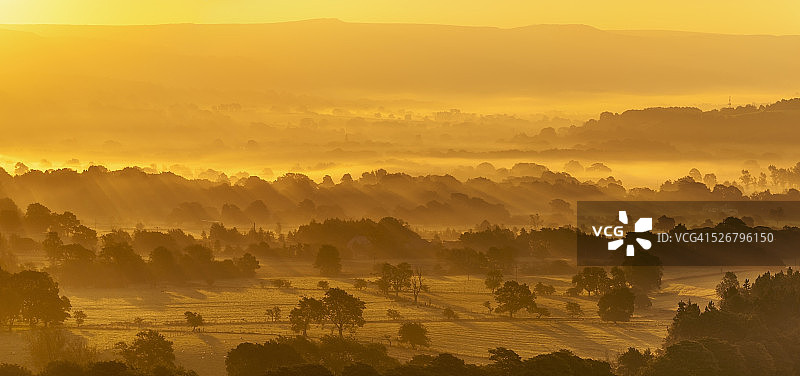 埃代尔山谷的日出，英国峰区，欧洲图片素材