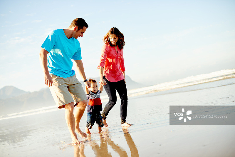 家庭，是生活开始的地方，爱永不落幕图片素材