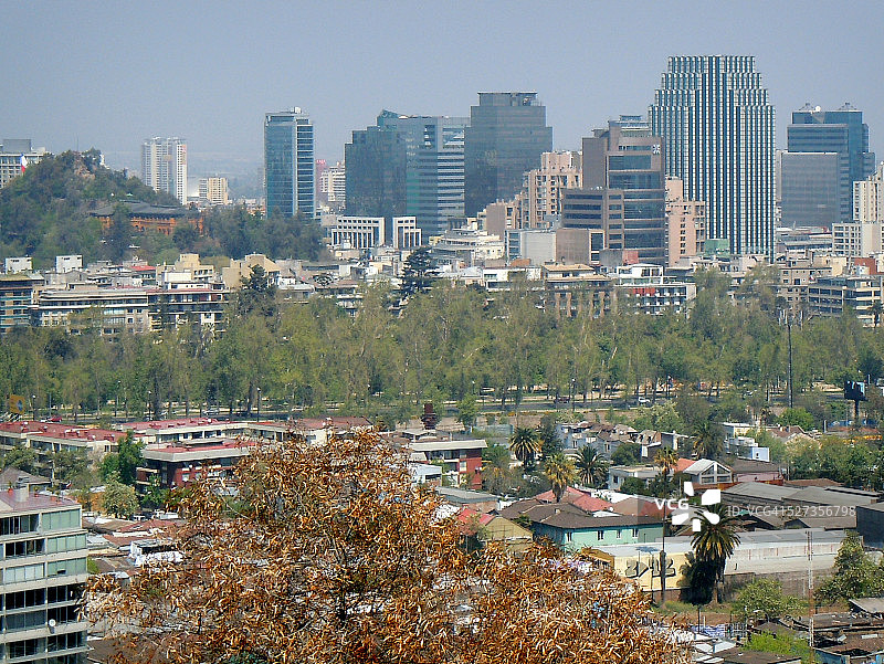 智利圣地亚哥市中心天际线图片素材