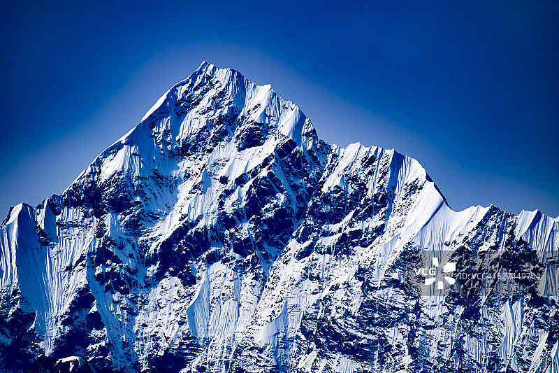 威尔伯山上方的蓝天图片素材