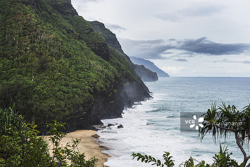 有危险暗流的美丽海滩图片素材