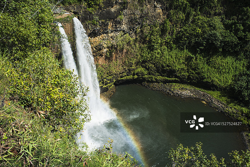 威陆亚瀑布上的彩虹图片素材