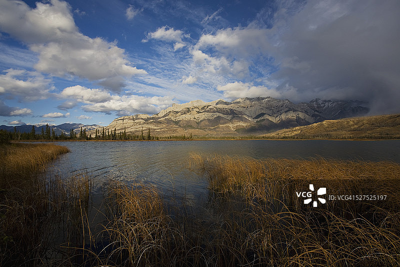 塔尔博特湖的混合天气图片素材