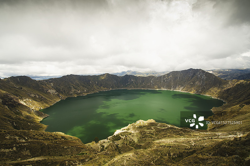绿水泻湖风光图片素材