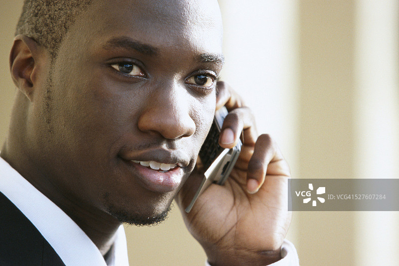 商人用手机讲话图片素材