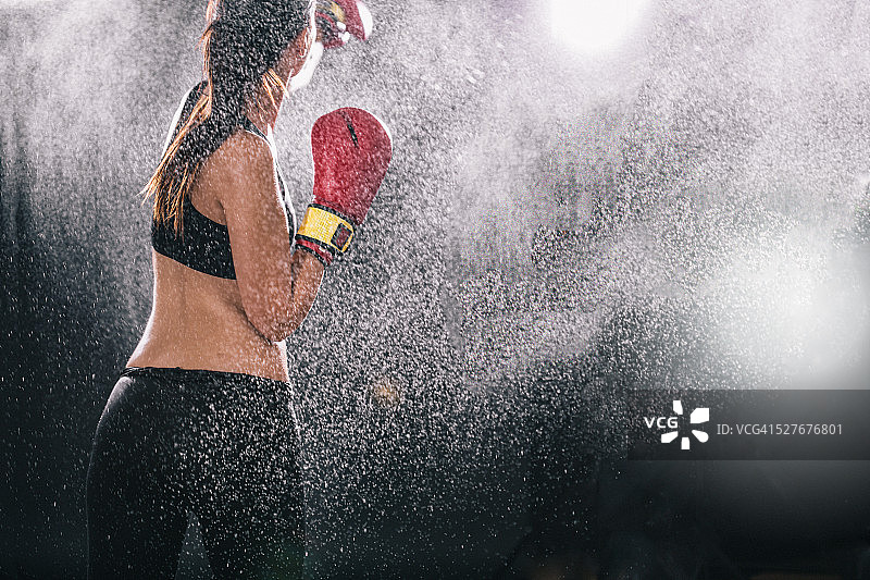 女孩拳击图片素材