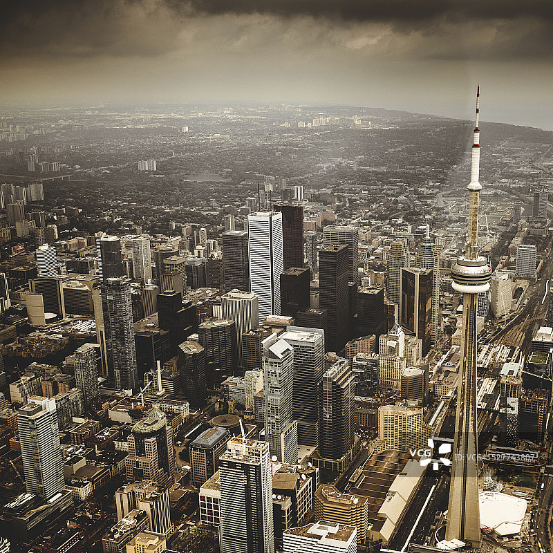暴风雨中的多伦多鸟瞰图图片素材